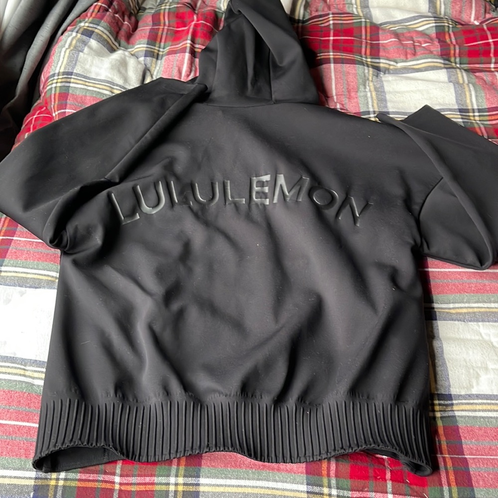 Lululemon Jacket size 6, barley worn!
